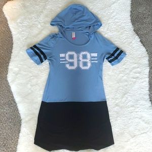 Gently used stretch hooded tshirt